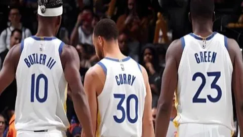 “何峻毅0.01秒惊险夺冠游泳春锦赛，王浩宇银牌、陈俊儿铜牌紧随其后”